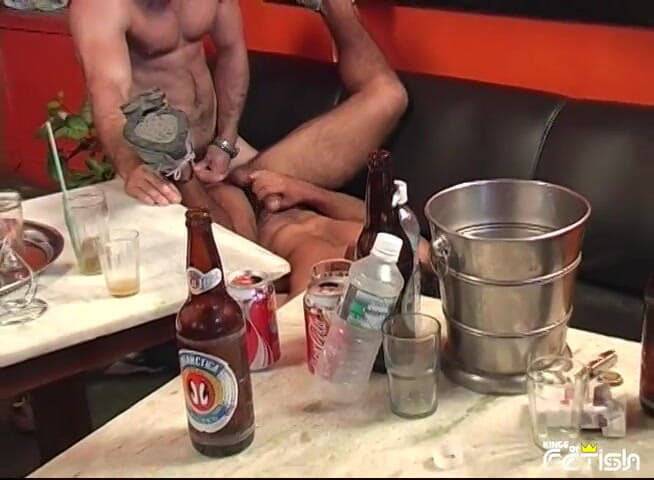Gay Diaries: Cara bonito fode fundo sua bunda peluda do parceiro no...