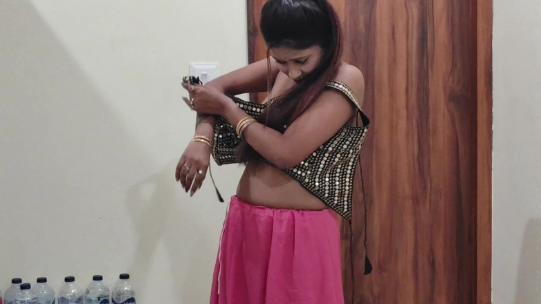 Anjalisingh_sexy: Nowa aktorka comer została oszukana przez fałszywego reżysera. Sprawił, że ciężko...