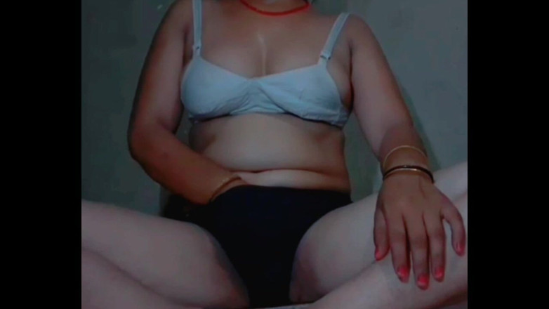 TricolorMusic3: Hete zeer sexy Bhabhi's poesje zeer hete kut zeer sexy...