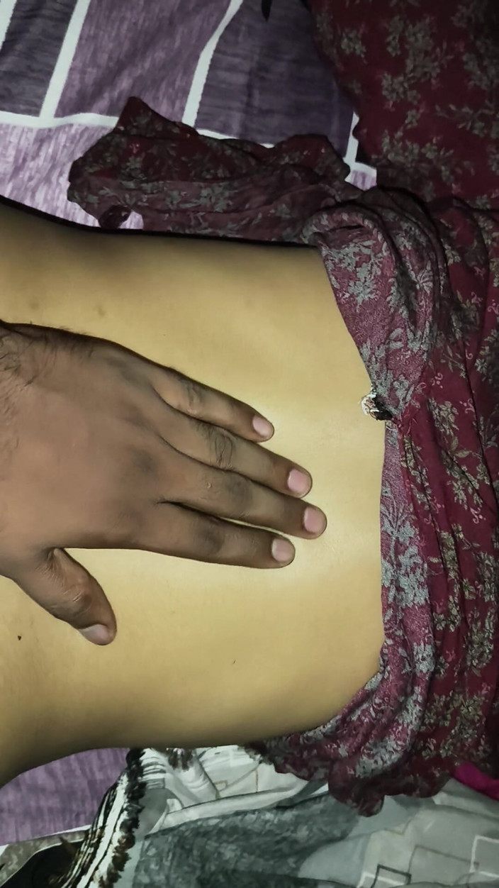 Pushpabhabhi porn: La matrigna dal culo grosso mi chiama per cena inglese