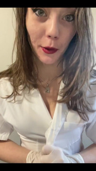 The Nurse Wants to Have Fun When the Doctor Is Running Late