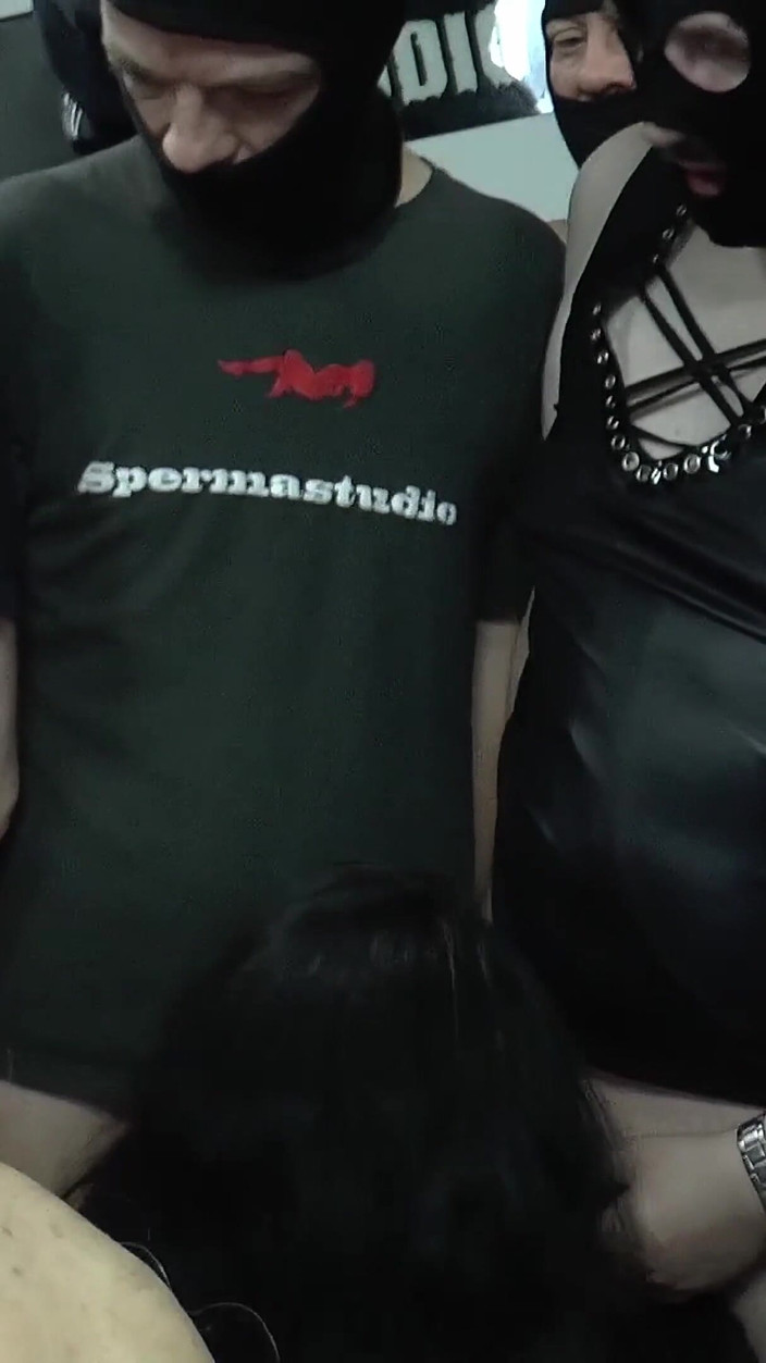 Spermastudio: 조지와 줄리, 이복자매. 7월 파트