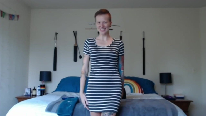 EnbyDykes: 毛深い赤毛の膣を剃る