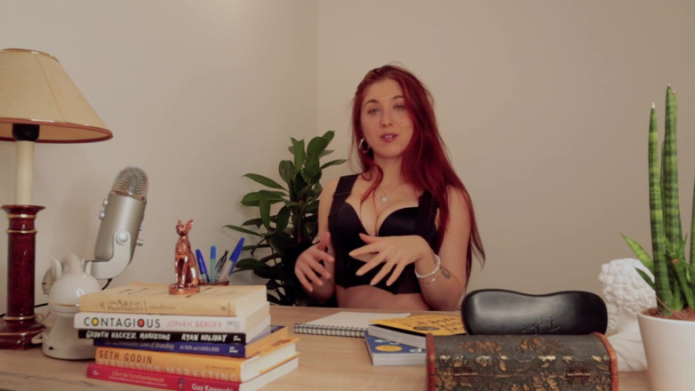 Madelaine_Rousset: Suave dominador, instrucciones de paja - tu jefe perra