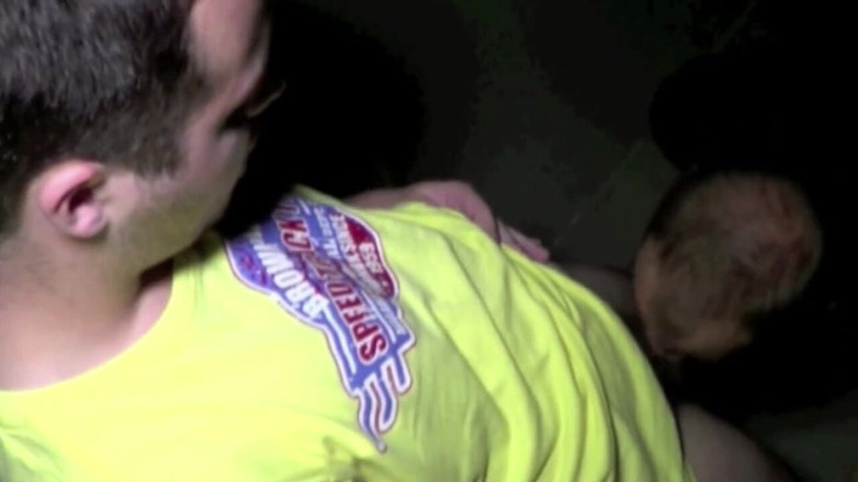 Gaybareback: Đít twink để rimm trước khi bị phá hủy