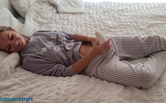 Pinkbearbirgit: MAMĂ SEXY CU BAGHETĂ MAGICĂ