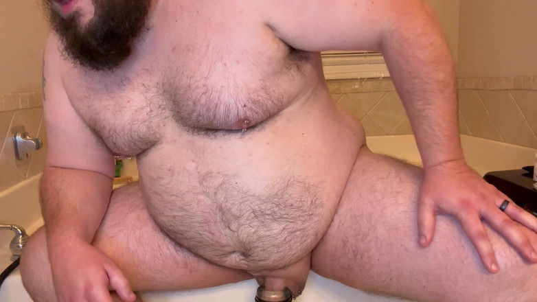 Chubby Freak: Molliger papi streichelt, mit blowjob-spielzeug und buttplug