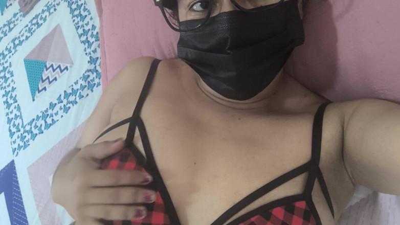 PATY PATY: 大学生が宿題中に制服に滴る