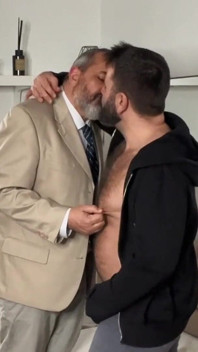Takım elbiseli ayı. Bölüm 1