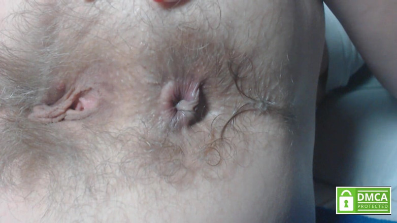 Risky Hairy Couple: Perles de cul et doigtage de trou du cul