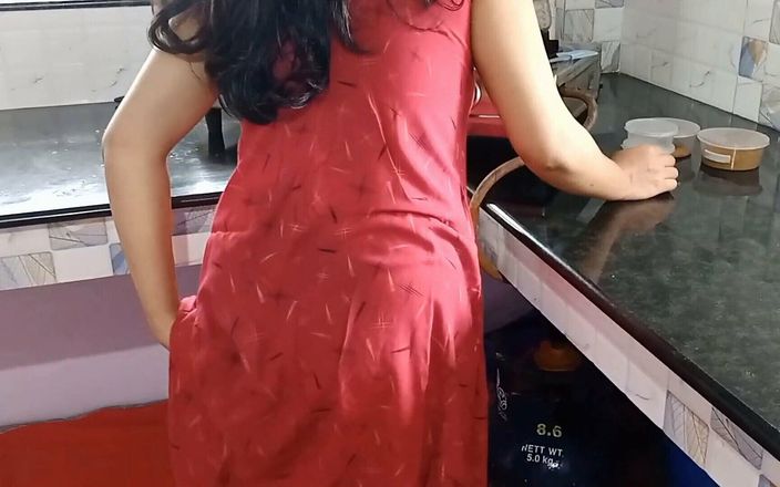Queenrima: Kaam Wali bhai ko在厨房我 choda - 在厨房操我的女仆
