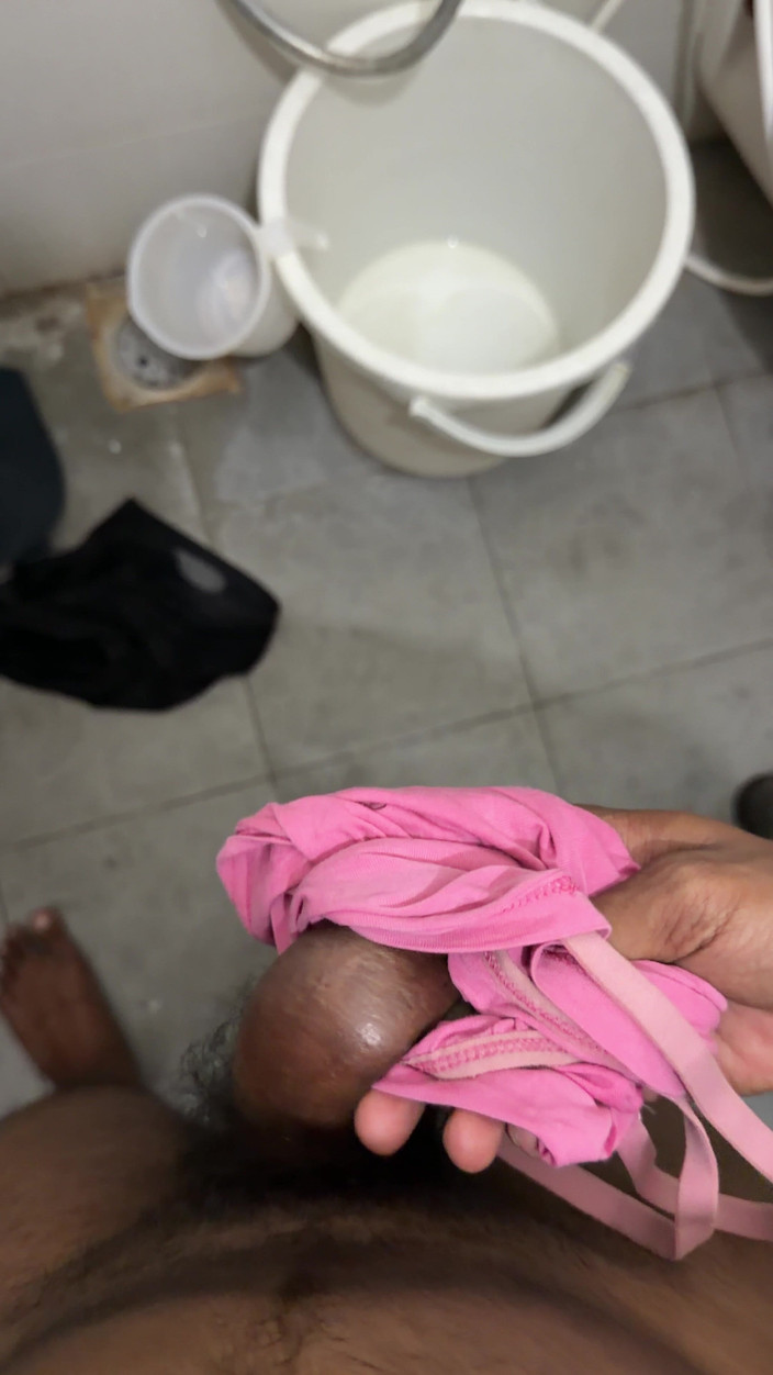 SubmitoBBC: Mijn dikke grote zwarte lul schudden in stiefzus slipje