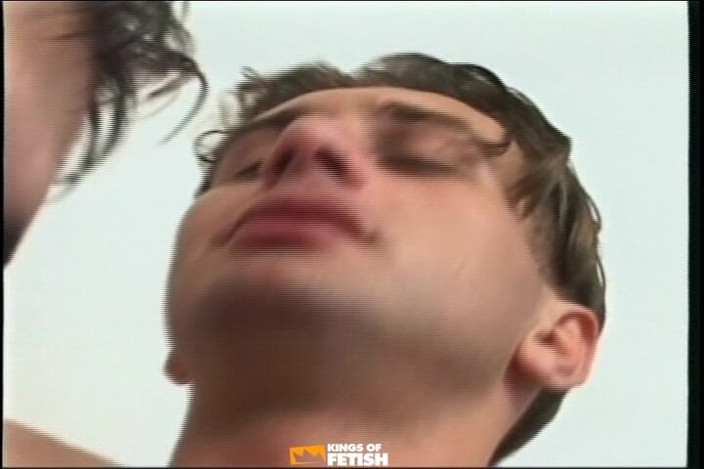 Gay Diaries: Nadržený Twink masturbuje, než ošuká zadek své partnerky na podlaze