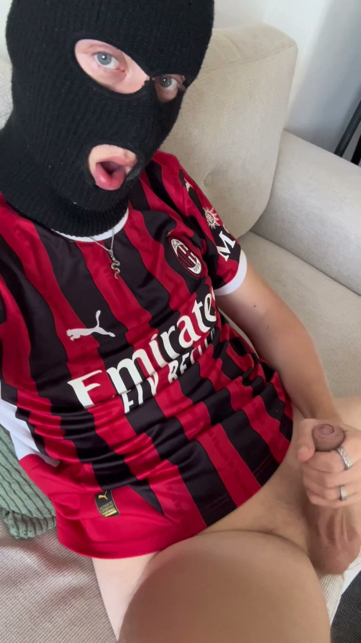 Axton Drake: Geile ac mailand fußball-bruder schießt ladung