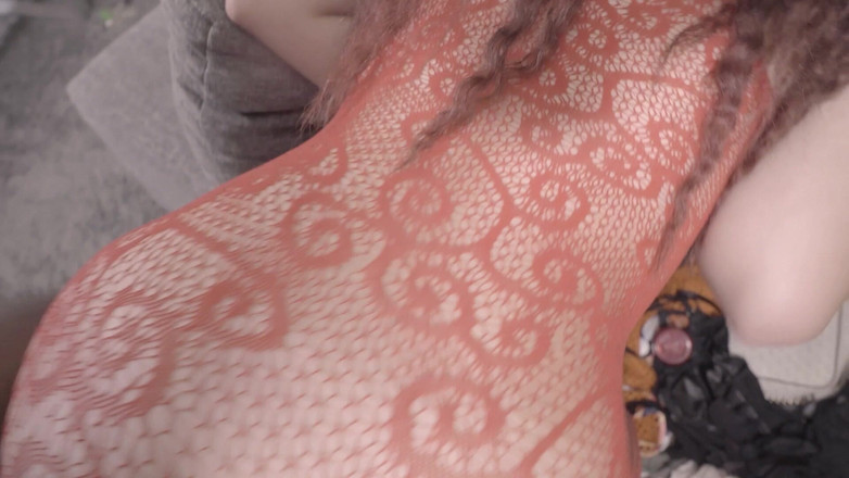 Petite Asian hefburg: 我可以从你的大黑屌中品尝我的阴户吗