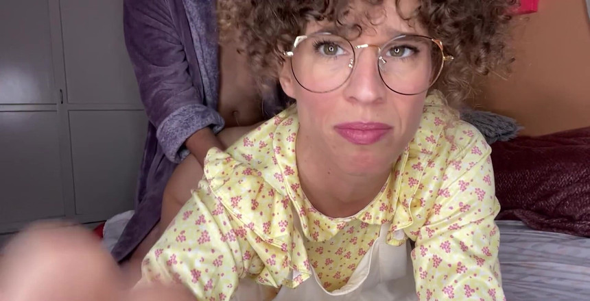 VibeWithMommy: Mama vitregă și fiul vitreg fac sex în trei cu instrucțiuni de...