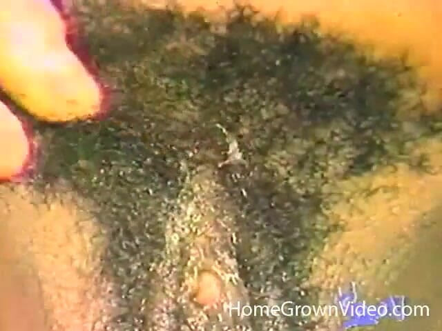 Homegrown Vintage: 奶油，剃毛和取悦她的黑色阴户