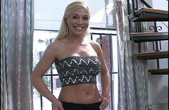 CBD Media: Sexy prsatá blonďatá přítelkyně Sharon Wite je poprvé ošukána do...
