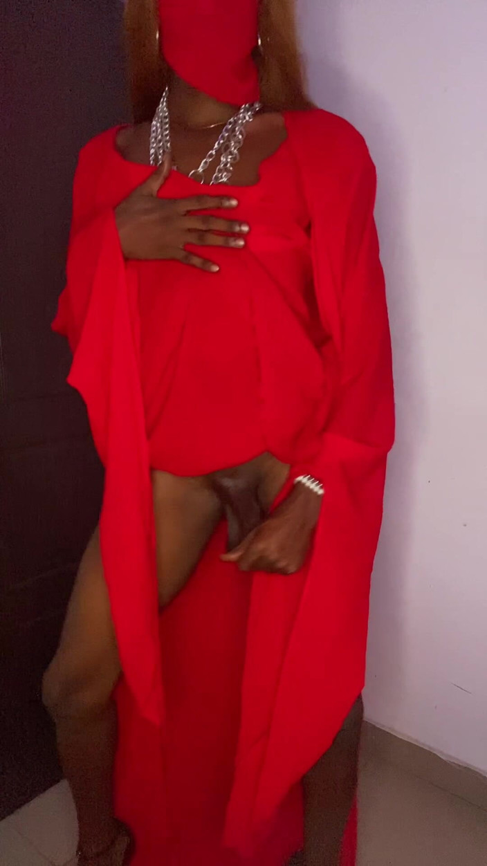 Cilia Hung: The Lady in Red กับแครอท