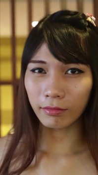 Ladyboystar - uzun, ince ve seksi ladyboy kameram için iç çamaşırlı pozlar atıyor