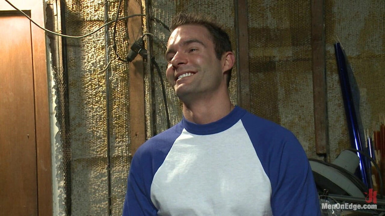 Men on Edge: Semental de béisbol capturado recibe un puñado en el vestuario