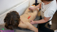 Ethan Alex: Azgın optikçi kölesi ve bağlı genç hastayı kullanıyor