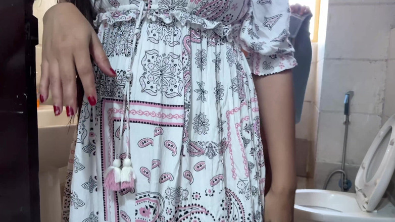 Hornycouple149: Nevlastní syn viděl milfku Saaru nahou po sprše a nemohl...