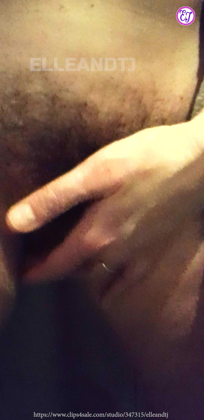 elleandtj: 毛茸茸的熟女手淫