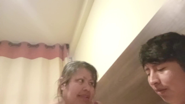 Moo DBOXXX: Saya berkongkek dengan ibu tiri tunggal yang saya temui di...