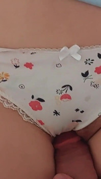 자지를 문지르지만 안에 사정하지 마세요