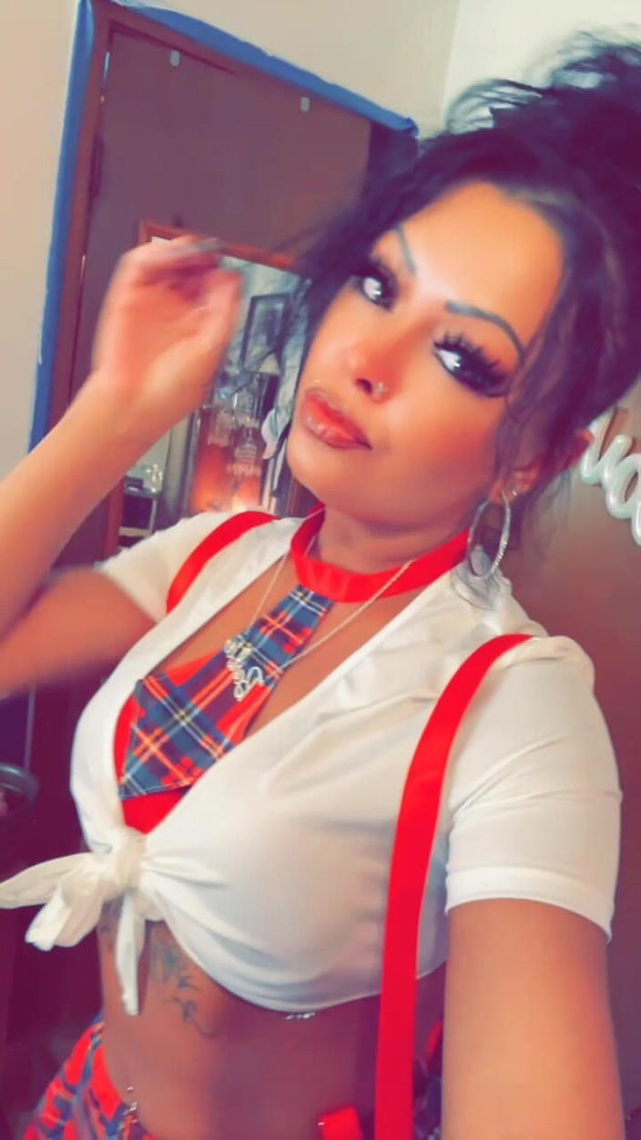 Krystal Petite Treat: Petite pute taquine
