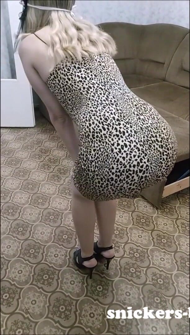 Erotic Best Studio: Blonde with beautiful big ass shows off