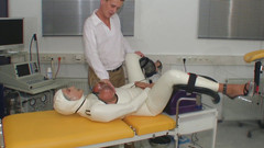 Rubber & Clinic Studio - 1ATOYS: Bizarní sen o šukacím stroji