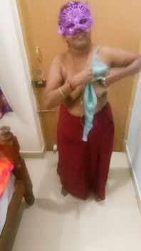 Desi tamilská bbw Latha Nahá Body Show Velká prsa Chlupatá kundička Škádlení pro bestie kluka! Indický sex