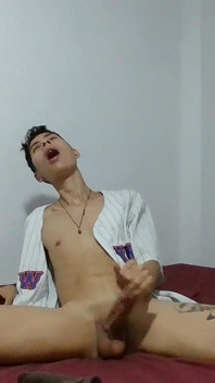 Juckar min bick twink kuk medan jag suger en svart dildo tills jag cum