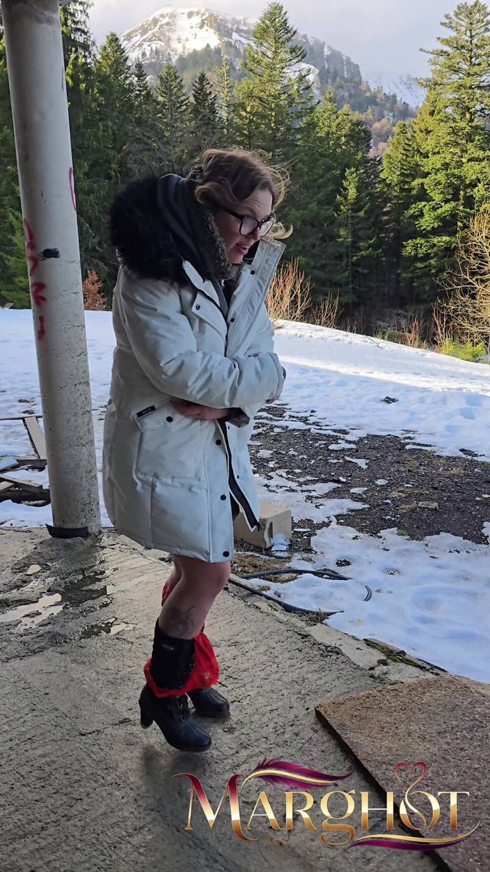 Sexymarghot: Urbex Hotel Abandoned in the Snowy Mountain I Suck a...