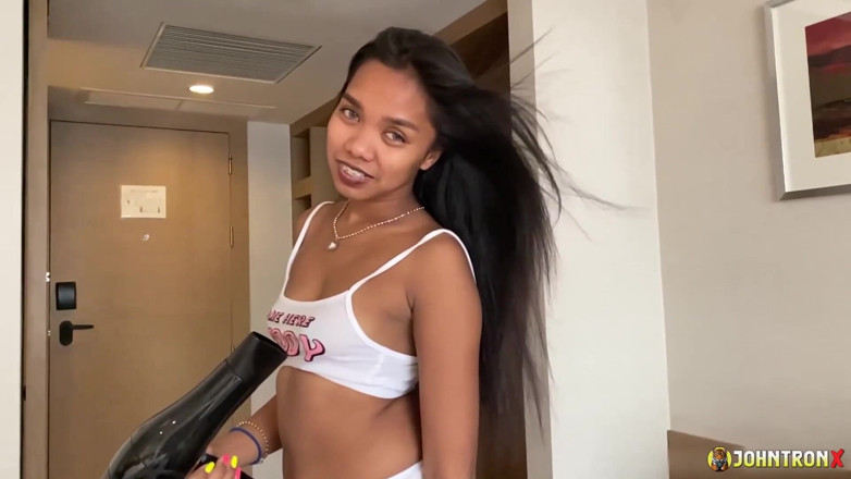 John Tron X: Johntronx - Picture-perfect Thai Amateur Babe Gets Banged in the Pool