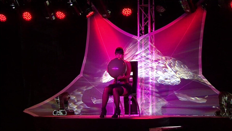 Looners Passion: Blow to Pop di atas pentas