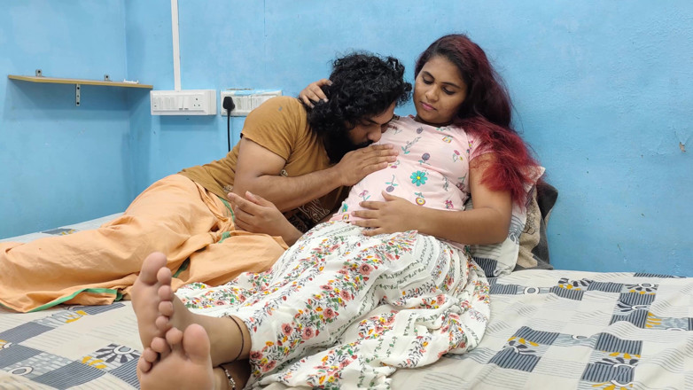 Vaigavarun45: T-shirt et jupe, verrouillage des lèvres romantique dans une romance...