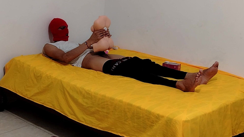 Goky: Boneca fodida por homem solteiro depois de dias sem sexo