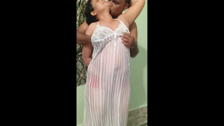 Sexy sindu: Solitaria india en el baño, sexo en la ducha