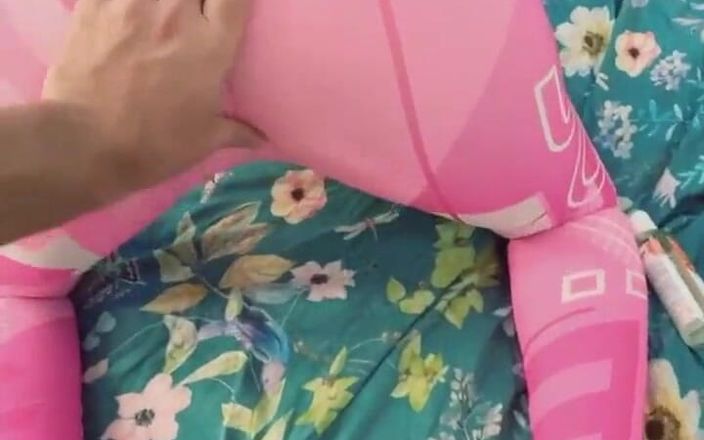 Bunny Hustler: Tante seksi dengan kaki seksi dientot gaya doggy habis-habisan sampai...