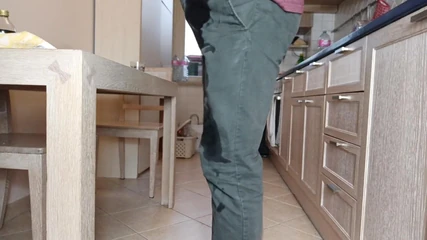 Kinky Guy: Preparing Food, but I Have to Pee Badly