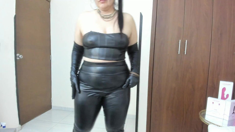 Kira Geiner: MILF Seks Çıplak Sumbimisif Oyuncak Kontrol Lateks