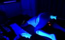 Lucy Essex CD: Lucy Essex follada por Glow en el oscuro Alien mientras...