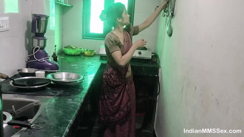 Indian pregnant wife: 印度夫妇在厨房啪啪