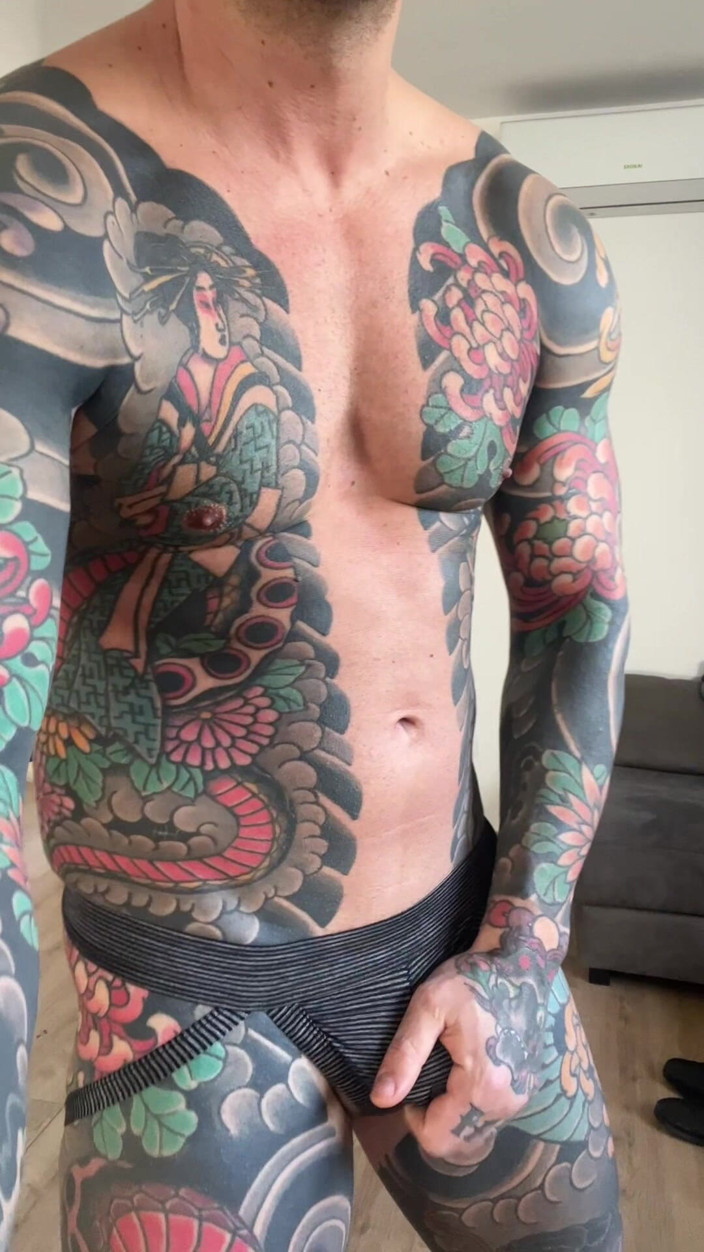 Juan Lucho Gay: Young Spanish Shows Everything