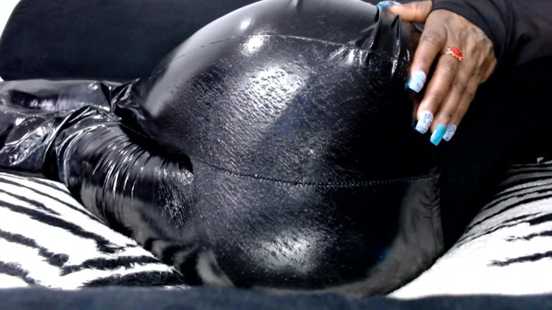 Maeling: Tiny Trapped in Latex Pants