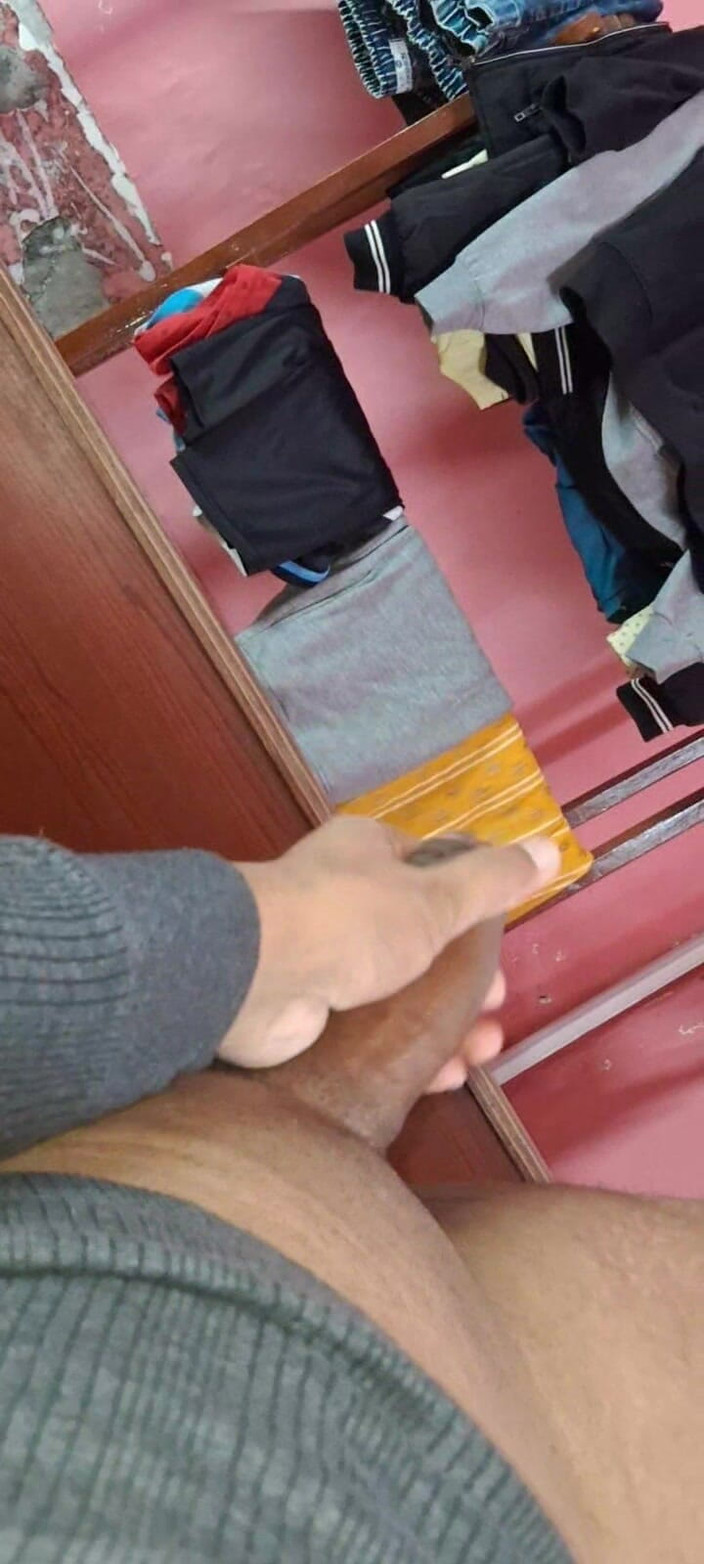 Rajveer Bhumihar: Cowok berotot india lagi pamer tubuh semok dan panjangnya.