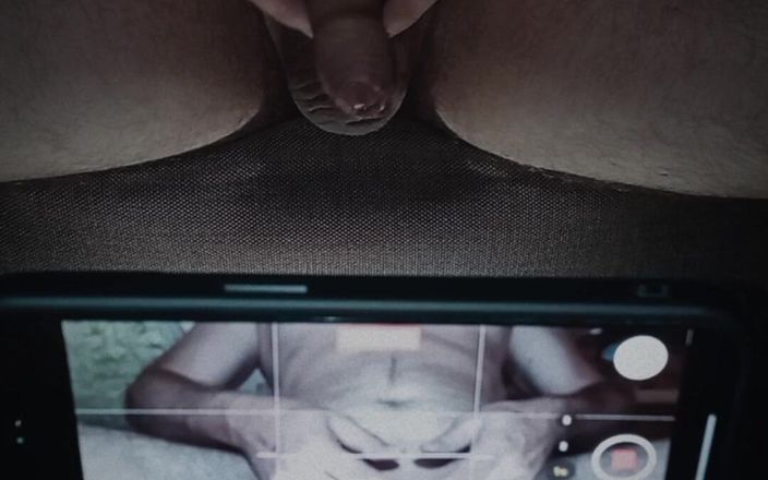 White Ukrainian Dick: Tournage d’un pénis blanc non circoncis en train de se...